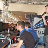 Due giocatori si sfidano all'evento dell'Electronic sport league